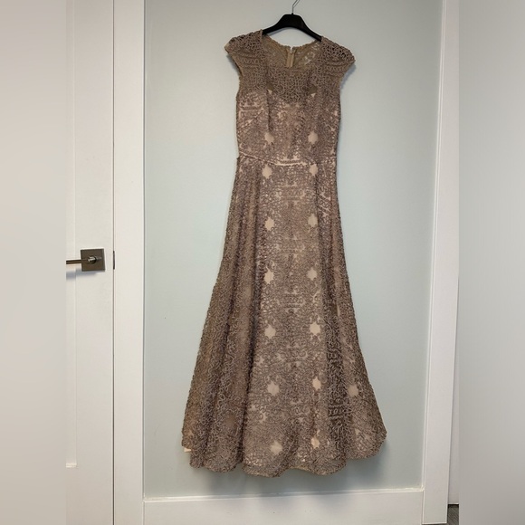Anthropologie x BHLDN Sara Emanuel Presley  Embroidered Dress Gown  Neutral Sz 0 - Picture 11 of 17